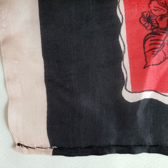 Vintage Silk 32" x 36" Wrap Around Scarf Green Red - Picture 8 of 8